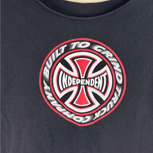 Vintage Independent Black Crop T-Shirt with Red & White Logo - Picture 2 of 5